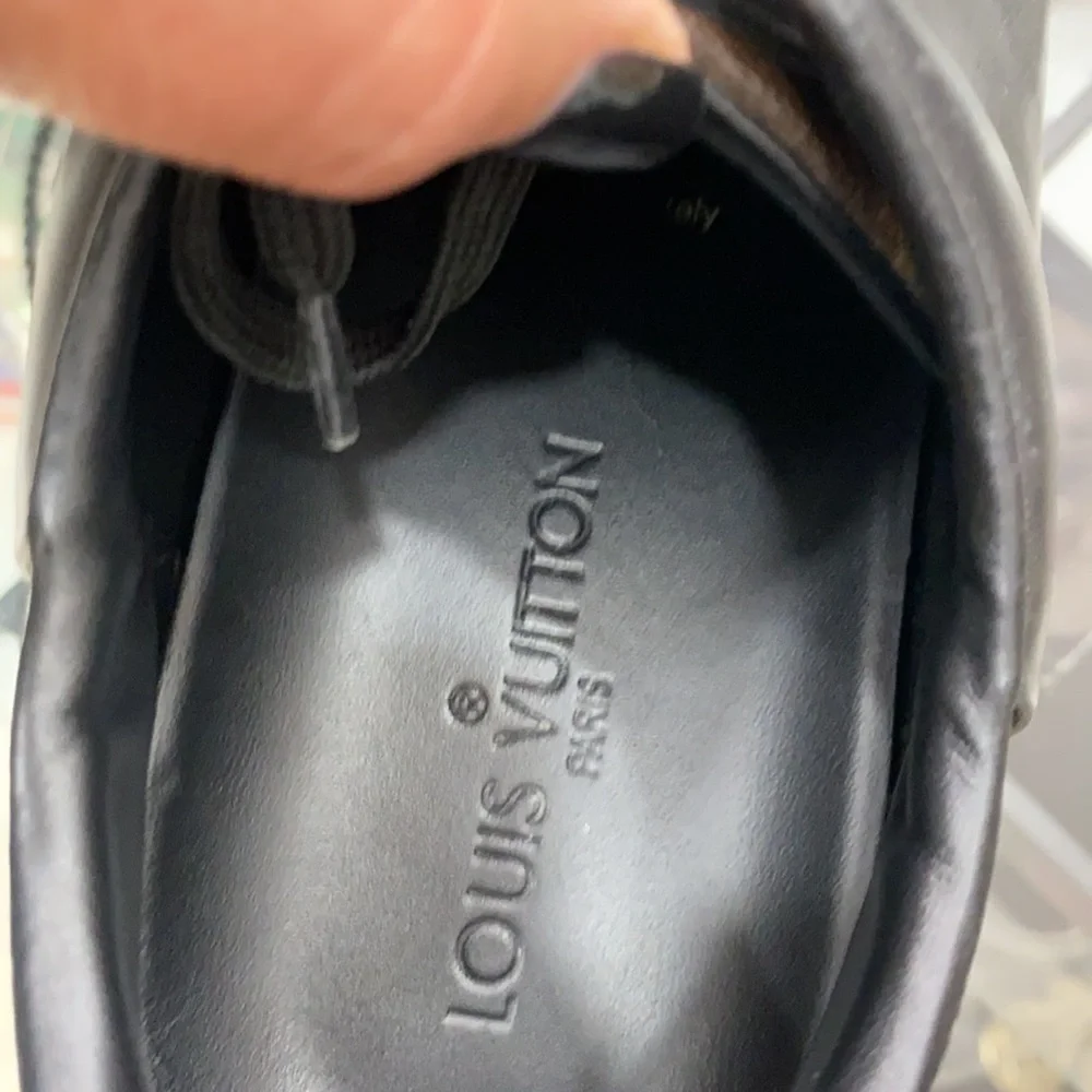 Louis Vuitton - Picture 4 of 6